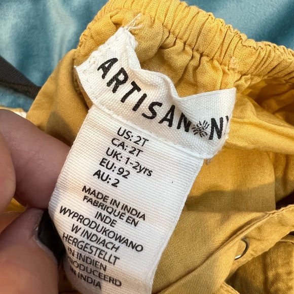 Cute mustard top with flowers - Picture 6 of 7